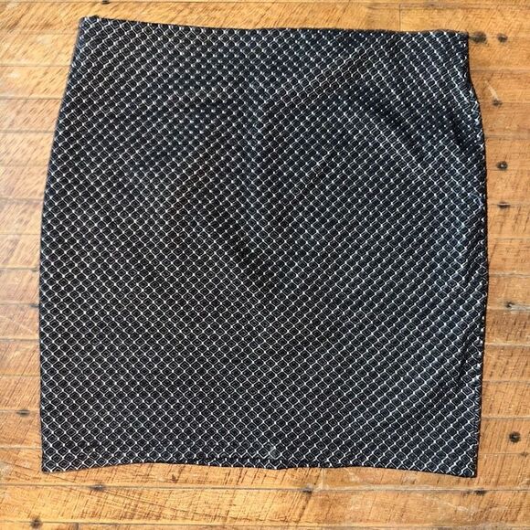 Loft black & white minimalist elevated basics business casual skirt - Picture 3 of 3